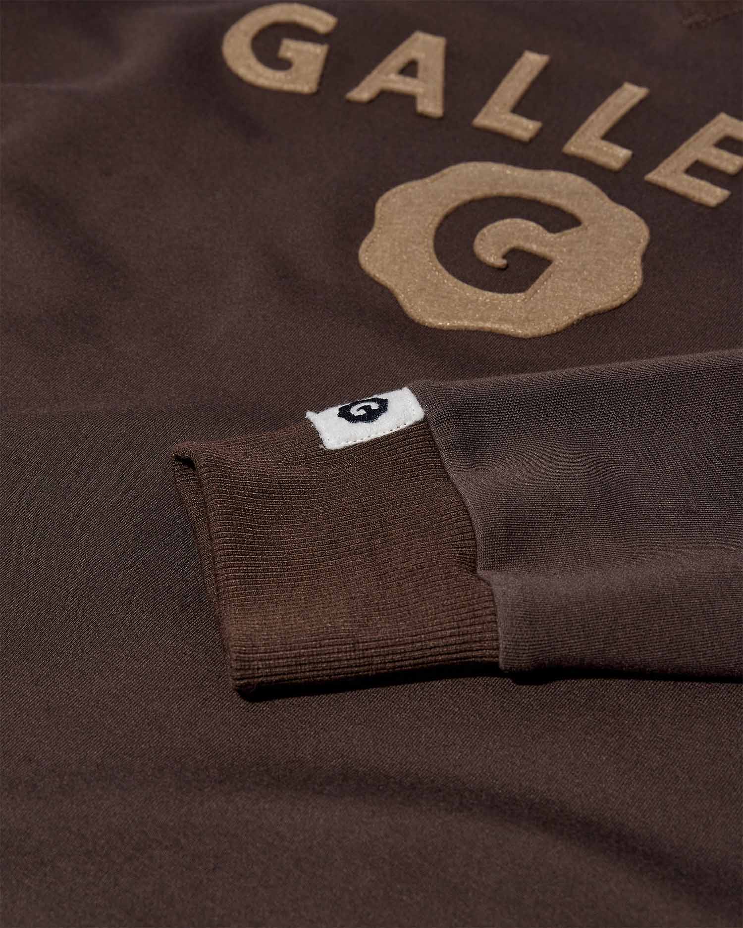 Modelshot / Chocolate Brown / Detail